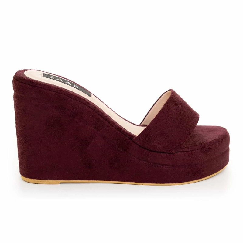 Pressia in Maroon