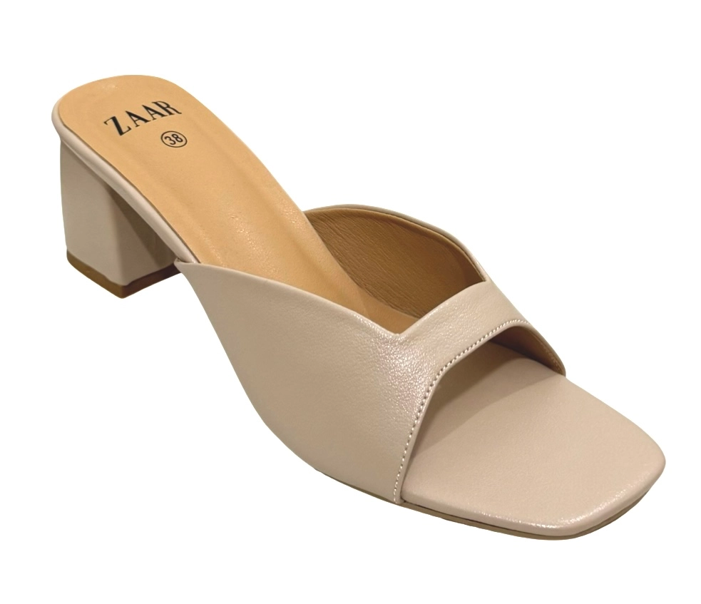 Colette in Beige